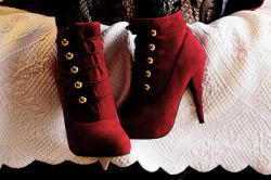 homicide-heels:  Red Boots 