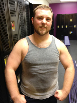 bayoubear42:  drttalk:  I am completely drenched from today’s workout.  WOOF! i’d love to lick ur sweaty pits balls and ass! 