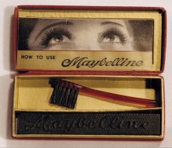 phoneticmeow:  classy-kate:   Mascara, 1917  Whoa now this is what I call a history lesson   Hell no that’s bullshit scientifically advanced mascara we have now doesn’t even do that I mean look at that brush don’t people use those for cleaning car