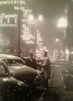 theniftyfifties:  The Kärntnerstraße in Vienna by night, 1950.  Photo by Fred Lauzensky. 