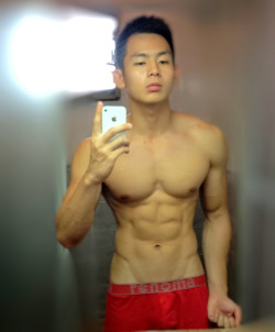 fuckyeahdragonboaters:     Wee Jian Le   And there you go, anonymous. He’s body is actually… Really lean (we stand corrected) athletic and nice! He has that crease on his pelvis which means his bodyfat percentage is super low, but you could totally