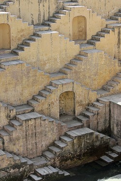  Staircase Well of Chand Baori, India 
