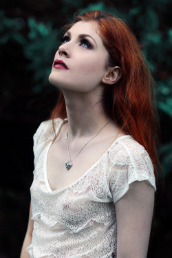 nobrarevolution:   untitled by Gareth Rhys on Flickr. http://www.fashionbyhe.com/  Thanks for viewing Redgrins. I try to post the most arty or lovely redheads I can find. I also have another blog, Redgrins-Hard, that is less arty, a little more hardcore,