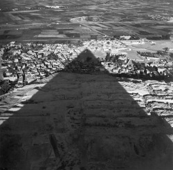 varietas:   Lee Miller, Egypt, 1937  Thanks to proustitute. 