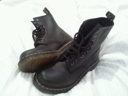 earthens:  mihld:  a-c-n-e:  a-c-n-e:  Yay my new docs :)  holy shit the notes…  ♡  Want these so bad 