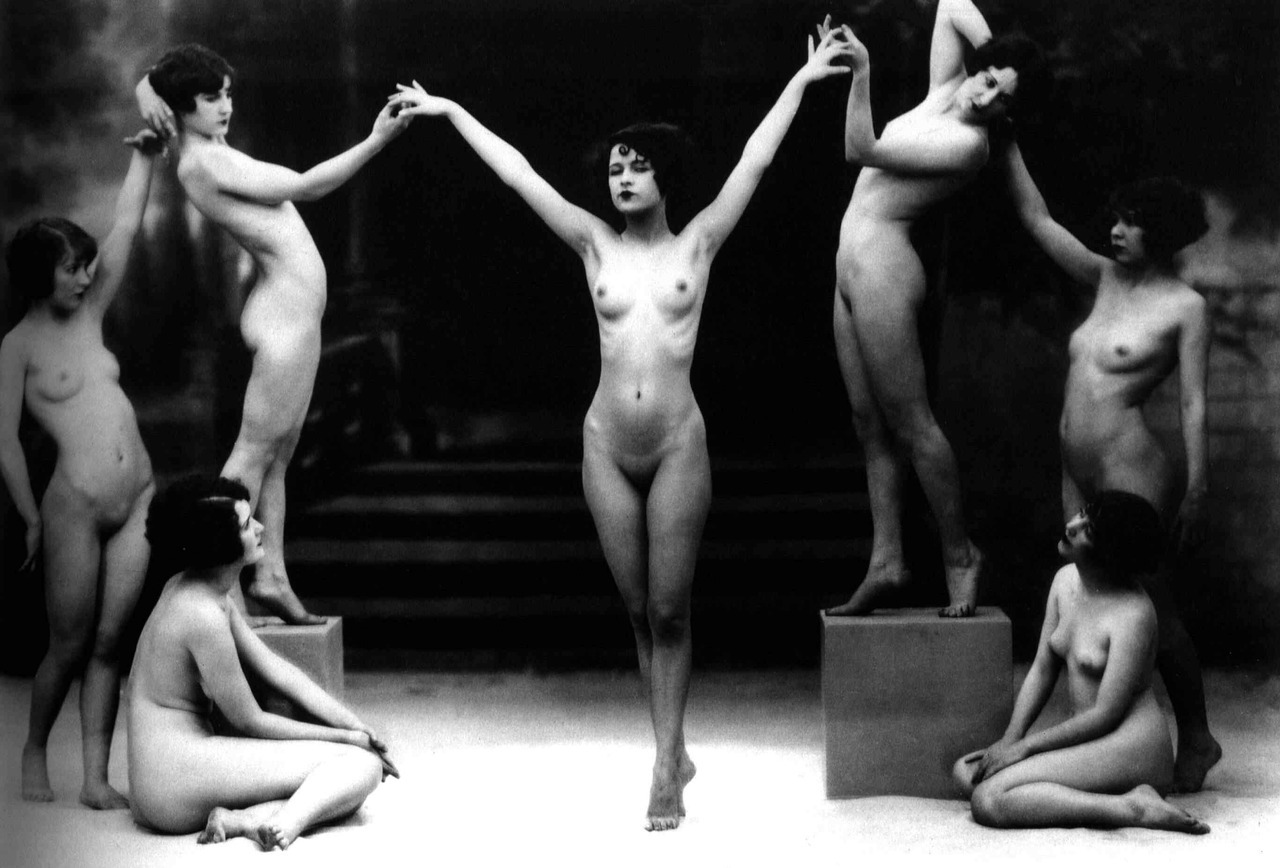 Lesbian Nude Performance 97