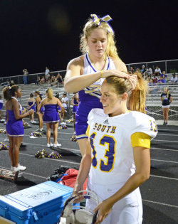 pushtheheart:  missingkeys:  calystarose:   Girl is pioneer at quarterback for Florida High School  That first picture just fills me with such joy and a feeling of hope.  HEY ERIN HEY! It’s the last picture that gets me. Her eyes are off reading the