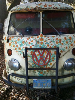 leshbyhonest:  This is the Odd Bus. It followed around the Grateful Dead the year of their “summer of love” tour. 