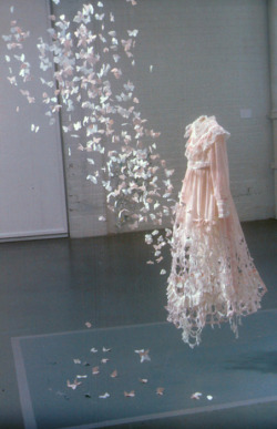 fallaciousfantasy:aha-clever:McQueenRemember when I went to a museum and saw a McQueen couture dress and my eyes dampened with tears and I was like wow I am crying at a dress