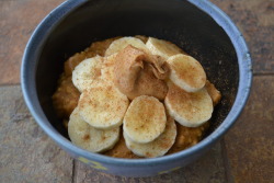 nutritiousnomz:  Breakfast this morning was protein pumpkin oats topped with banana + pumpkin pie spice + white chocolate wonderful pb. They were divine. You’re gonna be seeing a lot of pumpkin around here.  1/4c steel cut oats  1/4c pumpkin puree 