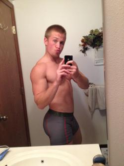 meninjockstraps:  If there’s something I love is a white boy w Bootay! Bomb!