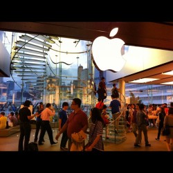 Even here&hellip; Long queue (Taken with Instagram at Apple Store ifc mall)