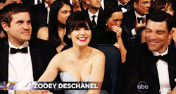 great-escaape:  toocooltobehipster:  justsuckmyduck:  Are we just gonna ignore how Zooey Deschanel aged 50 years in that second gif or what  IM SCREAMING  oH MY GOD 