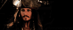 me-gusta-la-mar-me-gustas-tu:  estrepoto:  isyourfucking-nightmare:  en-contra-del-destino:  yovengarelamuertedemufasa:  putalaweanosemeocurrenada:  micelularesalcatel:  Qué coqueto~ qué sensual.  Estúpido y sensual Capitan Jack Sparrow &lt;3  Ay Jack.