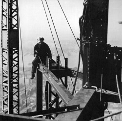 Lewis Hine - Empire State Building, man with wrench.