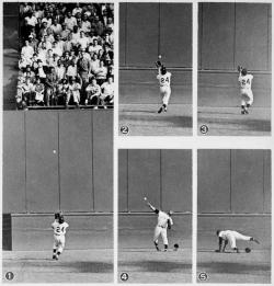 BACK IN THE DAY |9/29/54| Willie Mays makes his famous catch in the 1954 World Series at the Polo Grounds.