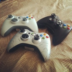 kaviarrr:  Xbox all day ery’ day #lazysunday #xbox #mw3  (Taken with Instagram)