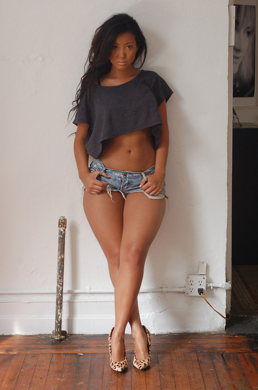 Asian women with thick legs
