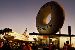 Endeavour stops in front of Randy&rsquo;s Donuts on Manchester Avenue while being moved from Los Angeles International Airport to its retirement home at the California Science Center in Exposition Park, on October 12, 2012. (Reuters/Jonathan Alcorn) 