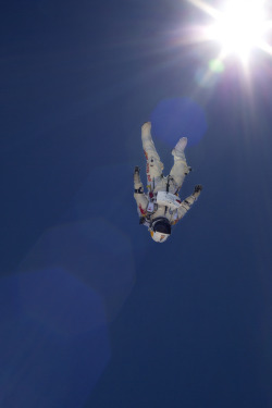 livescope:  Felix Baumgartner’s Test Jump
