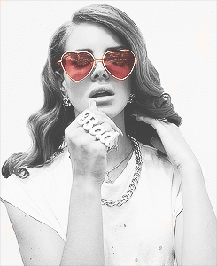 missdelrey:  Baby put on your heart shaped sunglasses… 