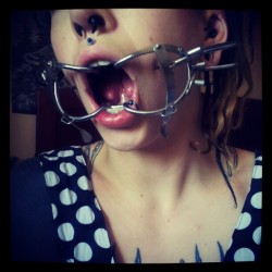 tentaclesandteacups:  My Whitehead gag came in the mail. Je t’adore!