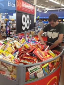 nonexistent-realities:  creepy-princess:  imnotjustanybody604:  cntqueen:  this person probably has to study for finals  why does no one think he ruined the display, and the before pic is the after, and the after the before  Have you ever been to Walmart