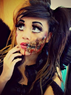 sinndee:  My attempt at some zombie makeup. I used oatmeal for the texture, and it really isn’t too bad :D. Did this for Denver’s Zombie Crawl and for the spirit of Halloween.  NAILED it