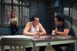 polimediaent:  PHOTOS: Tom Sizemore guest-stars on Law and Order: SVU Polimedia client TOM SIZEMORE on the set of LAW AND ORDER: SVU. In case you missed it, SIZEMORE was live-tweeting last night’s 300th episode.