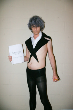 meganphntmgrl:  mandypage:  beekel:  Here’s the complete Sexy Beethoven costume  Symphony No. 69  oh my god 