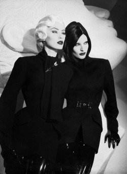 thegothcat:  Models Olga Pantushenkova and Violeta Sanchez in vintage Thierry Mugler ad campaigns P:  Thierry Mugler  Och BOŻE. 
