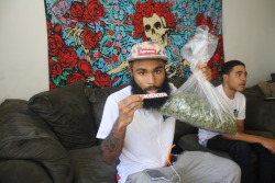 trillshinobi:  beastcoast47:  BEAST COAST!  Holy shit I thought that was one if those decorative tampon wrappers. Thats one of the biggest joints I’ve ever seen 