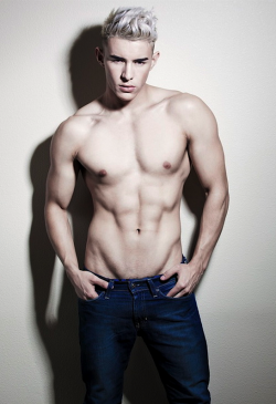 mrmhotguys:  http://mrmhotguys.tumblr.com/ Beautiful =) anyone knows his name?  Wow!!! Yes foes anyone know his wearabouts