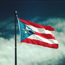 lucivette-feliciano:  Esta Es Mi Bandera.  Puerto Rico! Mi Isla, Mi Orgullo!