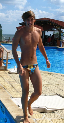stellafiveuk:  luke170:  just-a-twink:  day4day:  Hot hot hot!  Hot Wet Twink  http://luke170.tumblr.com http://luke170.tumblr.com/tagged/lukeboy  Such hotness 