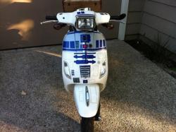 brain-food:  Star Wars R2-D2 Vespa