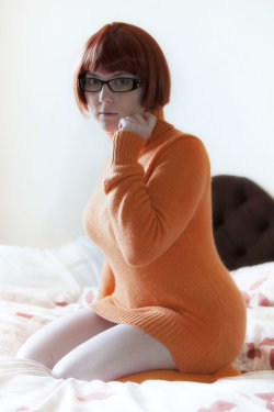 turner-d-century:  epicallyepicepicosity:  Sexy Velma by *Foxseye  Shoot was taken on location in Wolverhampton May 2012. Cosplay shoot of Velma Dinkley from Scooby-Doo, Model salanica.tumblr.com/ (or, http://songstress910.deviantart.com/) 