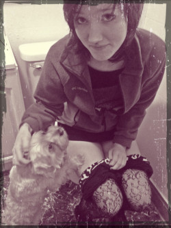 lilliputainhotfoot:  via #BeFunky iPhone http://goo.gl/jy6LM Me at my friends and her dog is in love with me very nice :)