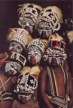 kicker-of-elves:Dan Tribe   Ivory Coast    National Geographic July 1982     Michael and Aubine Kirtley