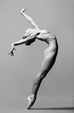 Nude dancer with extreme beauty, strength and form.