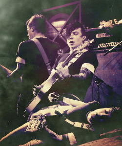thychemicalromance-deactivated2:  &lsquo;All you can really do is to be yourself&rsquo; - Frank Iero 