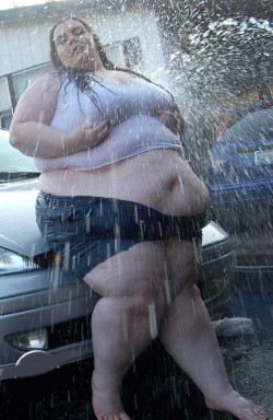 twiggynightmare:  I want her to wash my car ;P