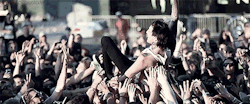 lumpingwithkellin:  l—overboy:  i love how he still performs when he’s crowd surfing  oh austin  