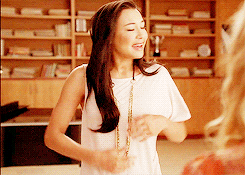  santana lopez + that thing she does with her hands when she’s singing 