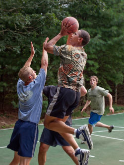 vmethyst:  prvmo:  s1uts:  thejogging:  OBAMA PLAYING BASKETBALL IN BASQUIAT SHIRT, 2012 √  this dude is so fuckin real   OBAMA  -