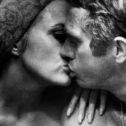 theswinginsixties:  Faye Dunaway and Steve McQueen photographed by Bill Ray, 1967. 