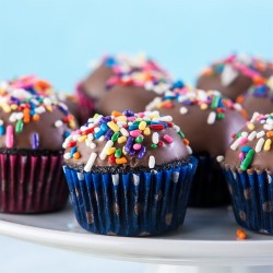 gastrogirl:  itty bitty, gluten-free cupcakes. 