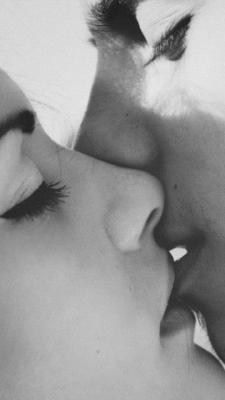 fuckin-kisses:  f0ndly:  mild sexual love blog  love blog xx