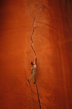 what-a-climber:  Malin Holmberg on some crack in Indian Creek, UT Source: 8a.nu 