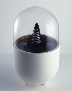 holymoleculesbatman:  Sachiko Kodama: The Art and Science of Ferrofluid Sachiko Kodama explores within her artwork ‘The Art and Science of Ferrofluid’ the pulsating nature of science and amorphous character of time and space based on the shape of